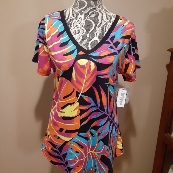 LuLaRoe Tops - LulaRoe Brand New Top